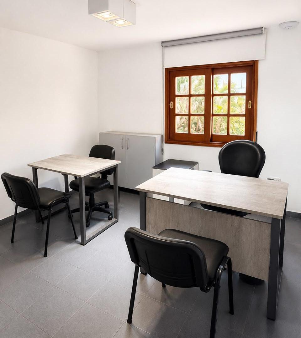 Foto de OFICINA COMERCIAL EN ALQUILER | TOTALMENTE EQUIPADA | 2 PUESTOS DE, imagen 2