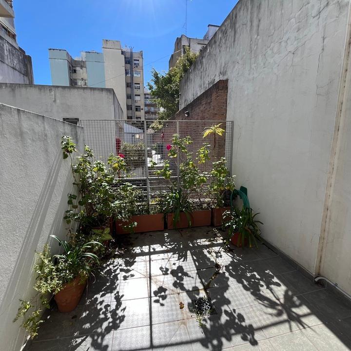 Foto de ALQUILER Departamento 2 ambientes amplio y luminoso. Patio y balcón, imagen 1