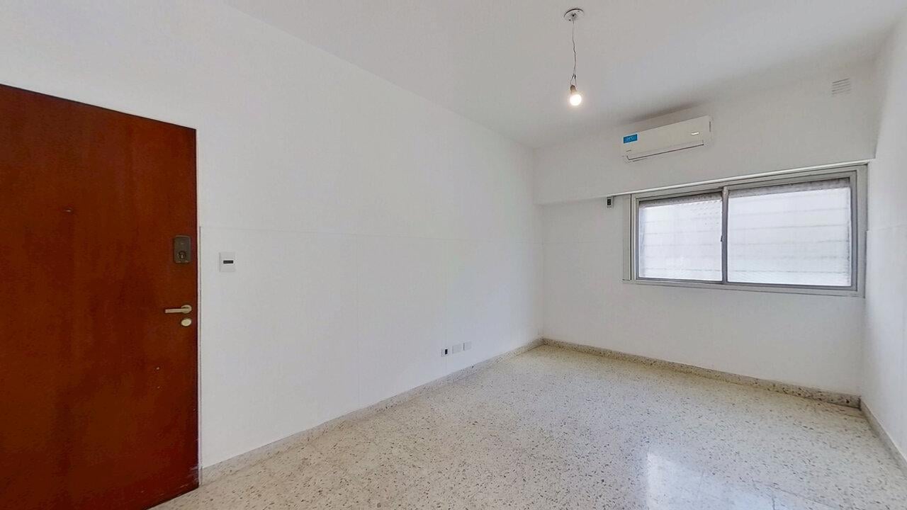 Foto de VENTA DEPARTAMENTO 2 AMBIENTES PB AL FRENTE CON PATIO APTO CREDITO, imagen 1