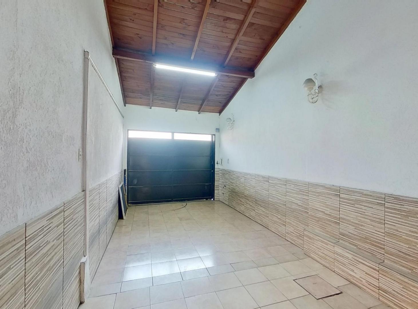 Foto de CASA 4 AMBIENTES CON COCHERA Y PARRILLA SARANDÍ (copia), imagen 5