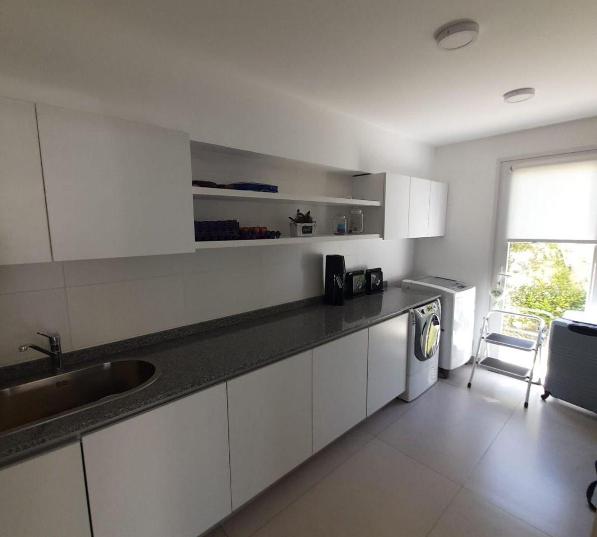 Foto de Casa en venta 5 ambientes en Barrio La Concepción Lujan, imagen 2