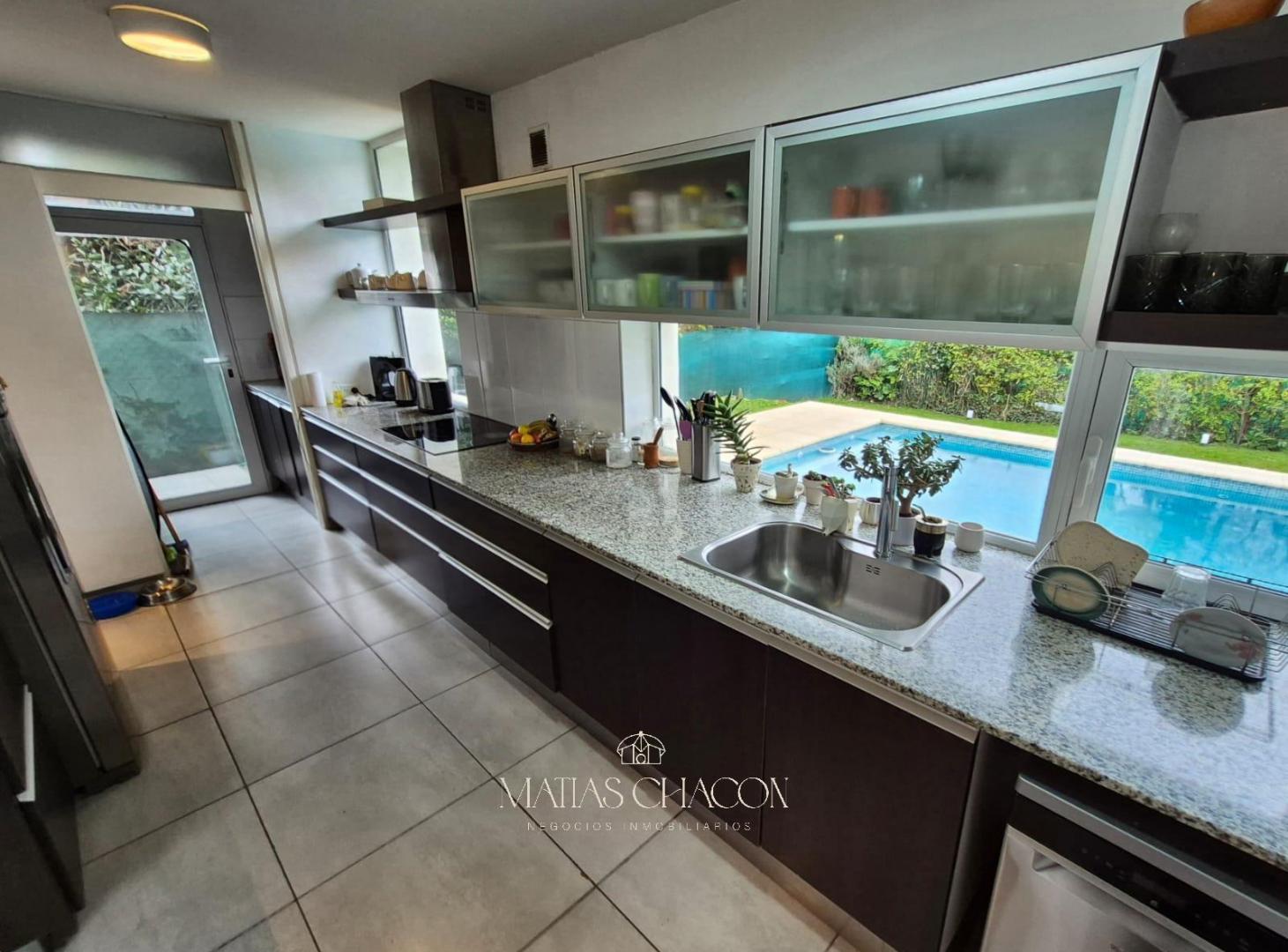 Foto de Excelente Casa moderna de 4 Ambientes con piscina en Bosque Peralta, imagen 4
