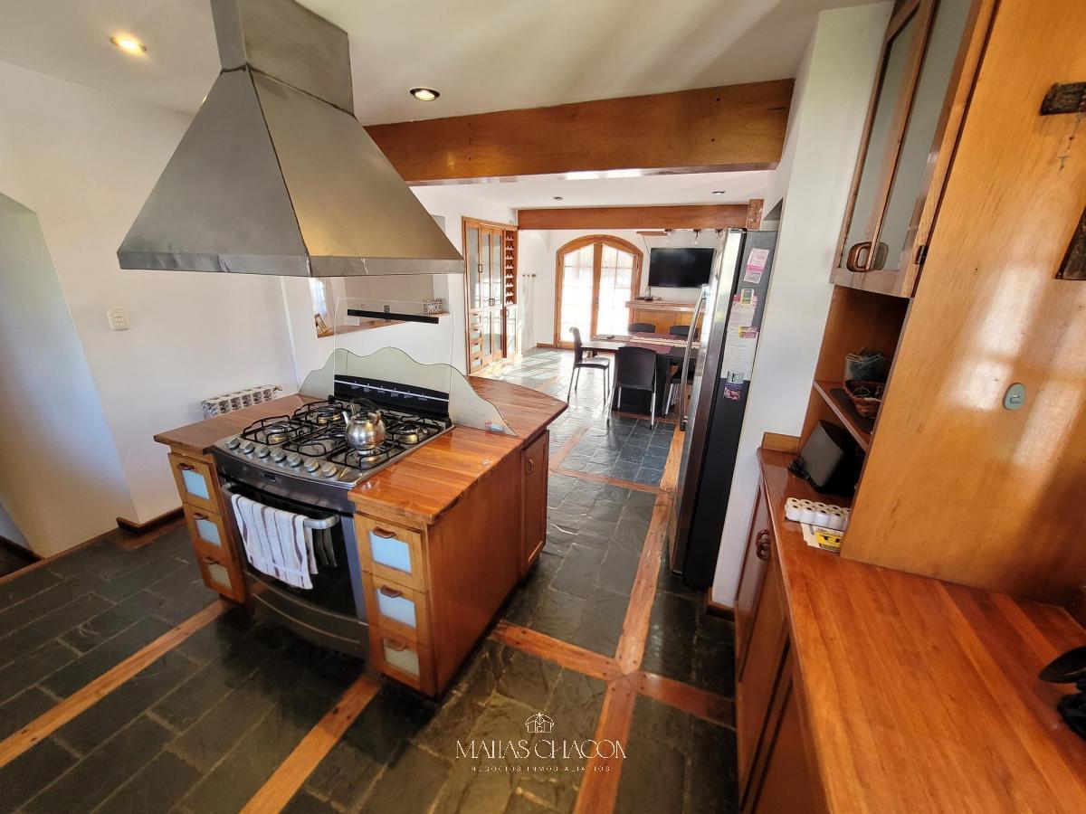 Foto de Excelente Chalet de estilo colonial en lo mejor del Barrio Las Farolas, imagen 1