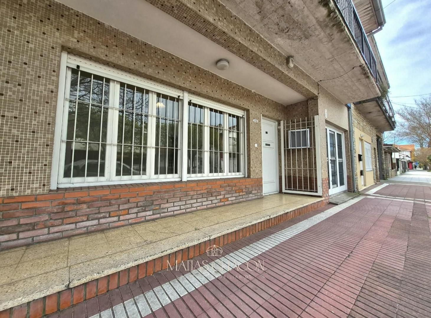 Foto de Excelente PH al frente de 3 Ambientes con garaje y patio en Barrio, imagen 2