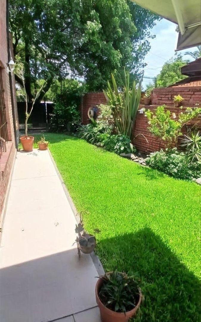 Foto de Casa en esquina de 326 m² con 3 dormitorios en venta en Ciudad Jardín, imagen 2