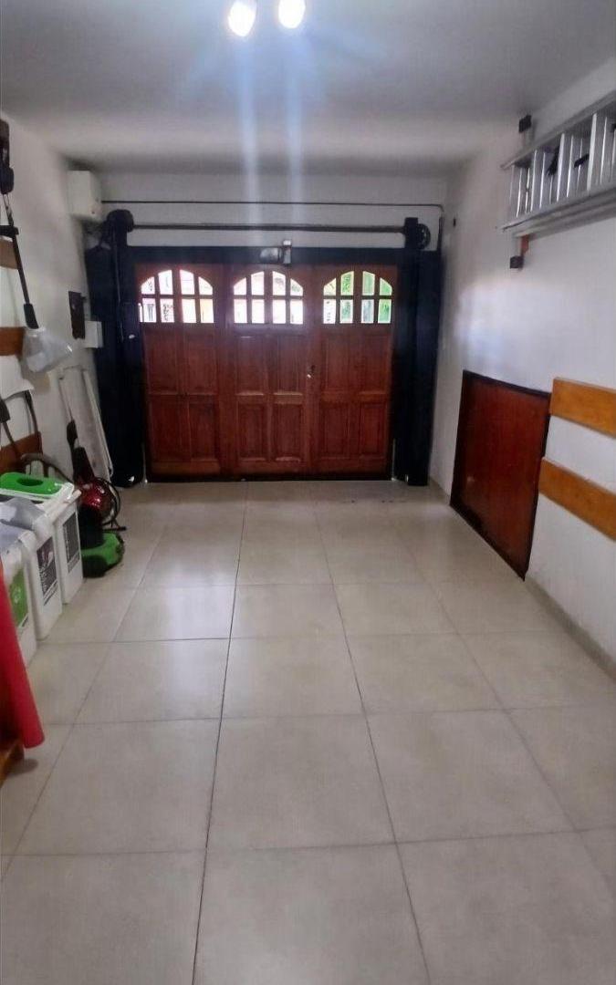 Foto de Casa en esquina de 326 m² con 3 dormitorios en venta en Ciudad Jardín, imagen 1