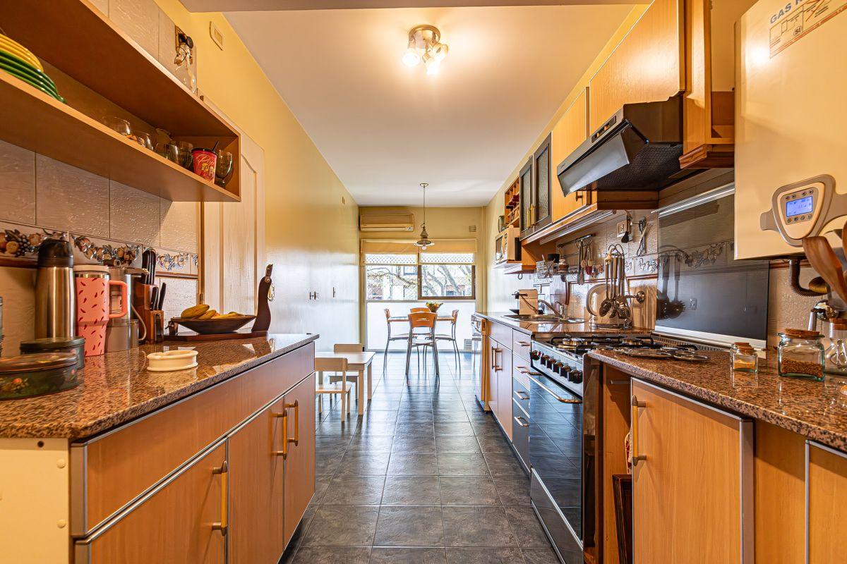 Foto de VENTA. IMPECABLE 5amb con balcón y cochera. CABALLITO, imagen 1
