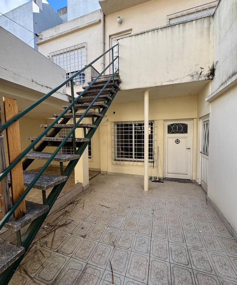 Foto de VENTA PH A REFACCIONAR EN MORON c cocheras patio y terraza, imagen 3