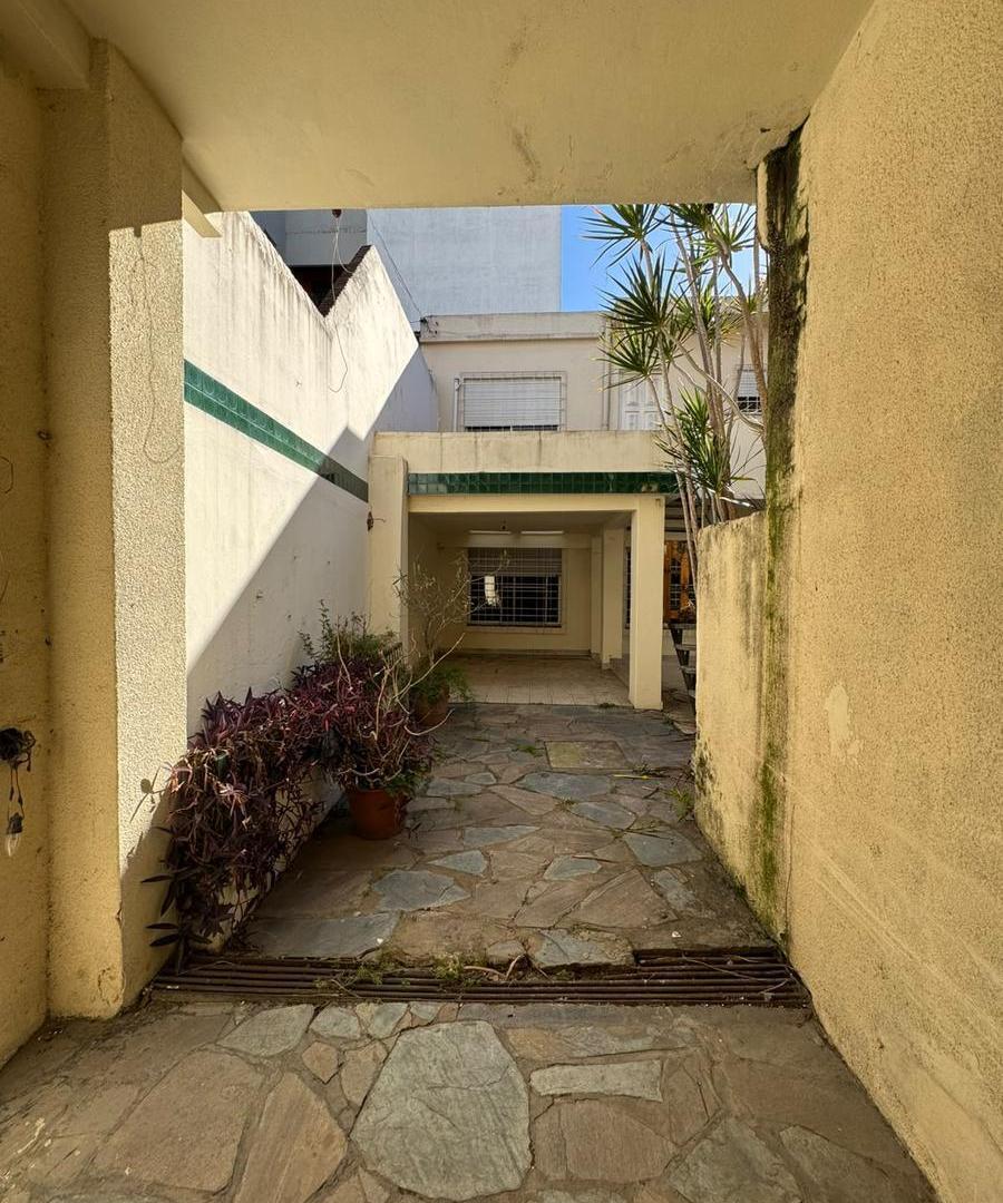 Foto de VENTA PH A REFACCIONAR EN MORON c cocheras patio y terraza, imagen 2