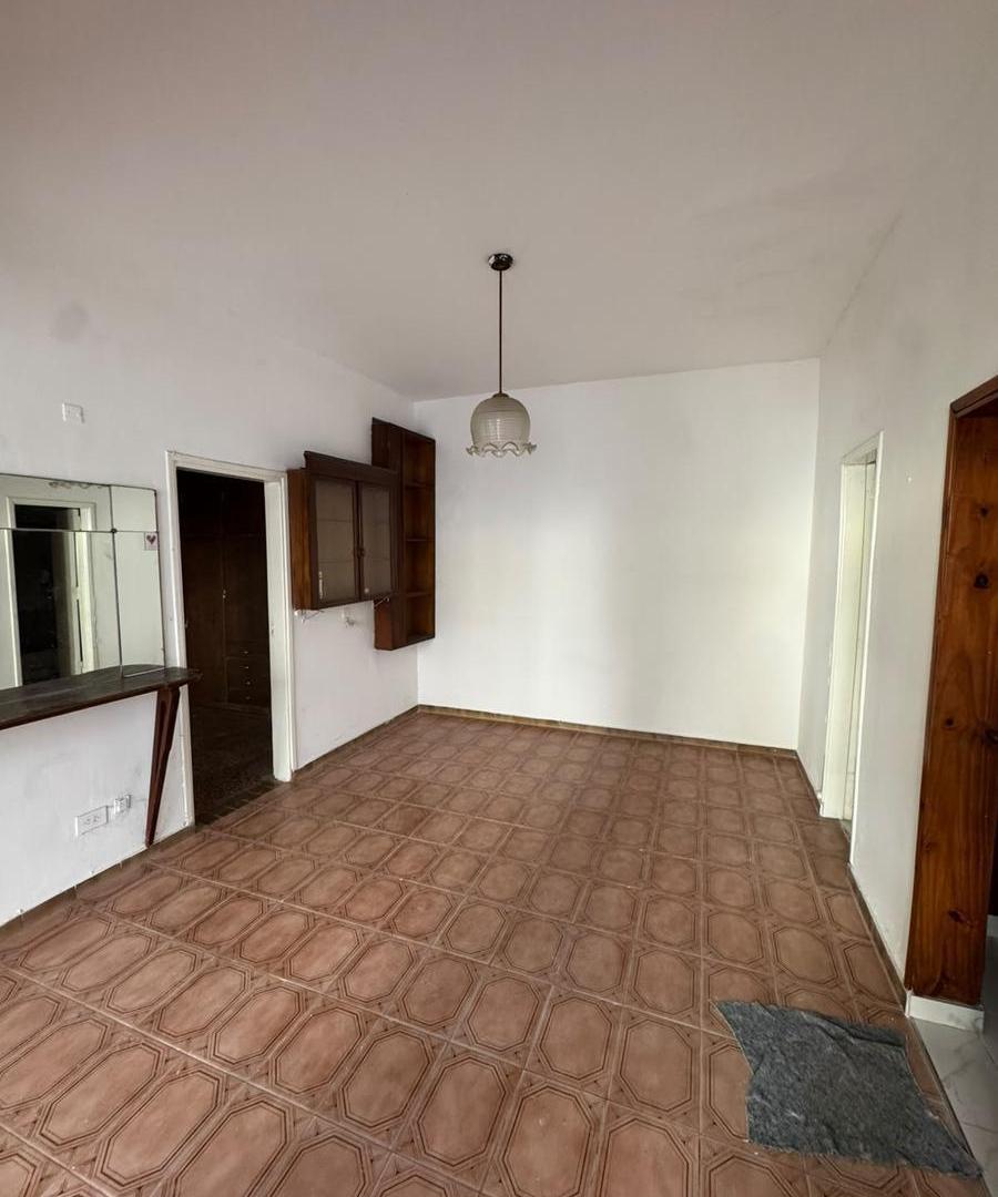 Foto de VENTA PH A REFACCIONAR EN MORON c cocheras patio y terraza, imagen 4