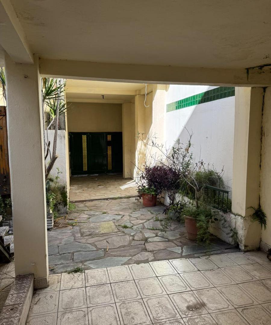 Foto de VENTA PH A REFACCIONAR EN MORON c cocheras patio y terraza, imagen 1
