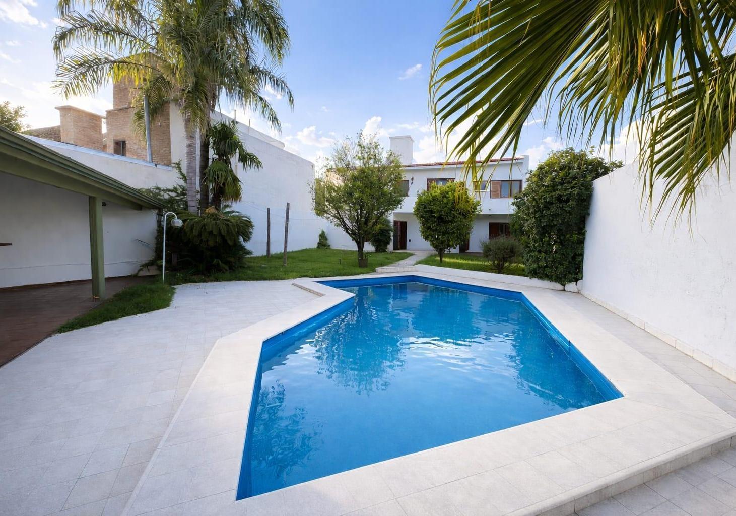 Foto de VENTA CASA 3 DORM Y ESCRITORIO BARRIO ARGUELLO, imagen 2