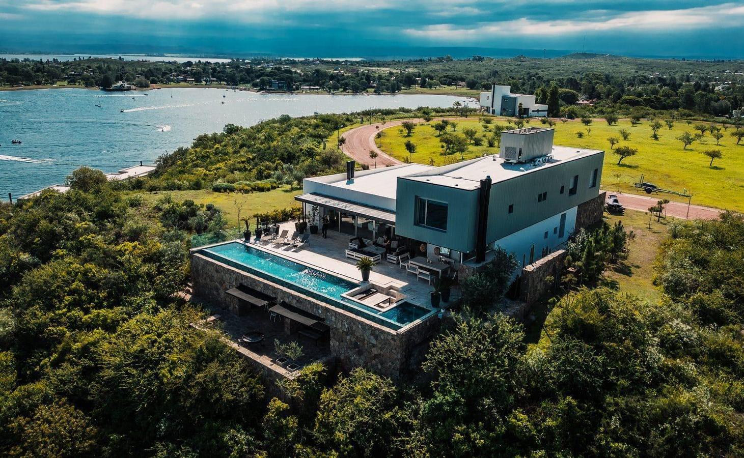 Foto de LOTE EN VILLA DEL DIQUE CON VISTAS AL LAGO | PUNTA PEÑÓN – USD 80.000, imagen 4