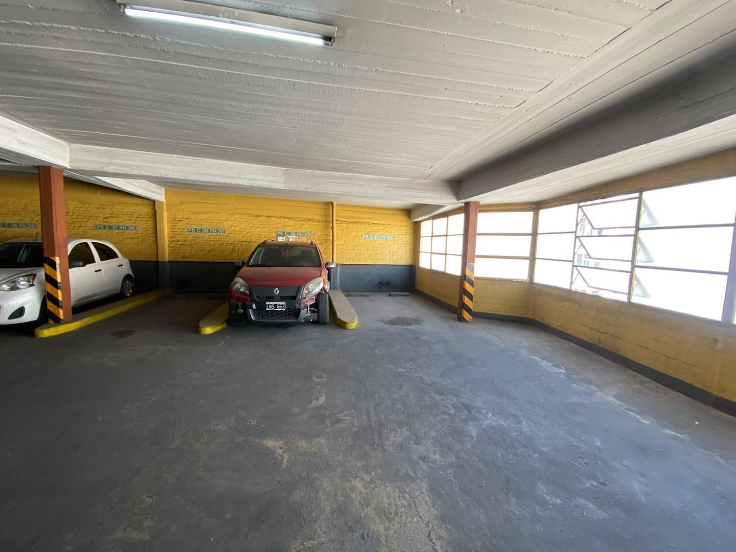 Foto de EN VENTA COCHERA EN CALLE SAN JERONIMO, imagen 2