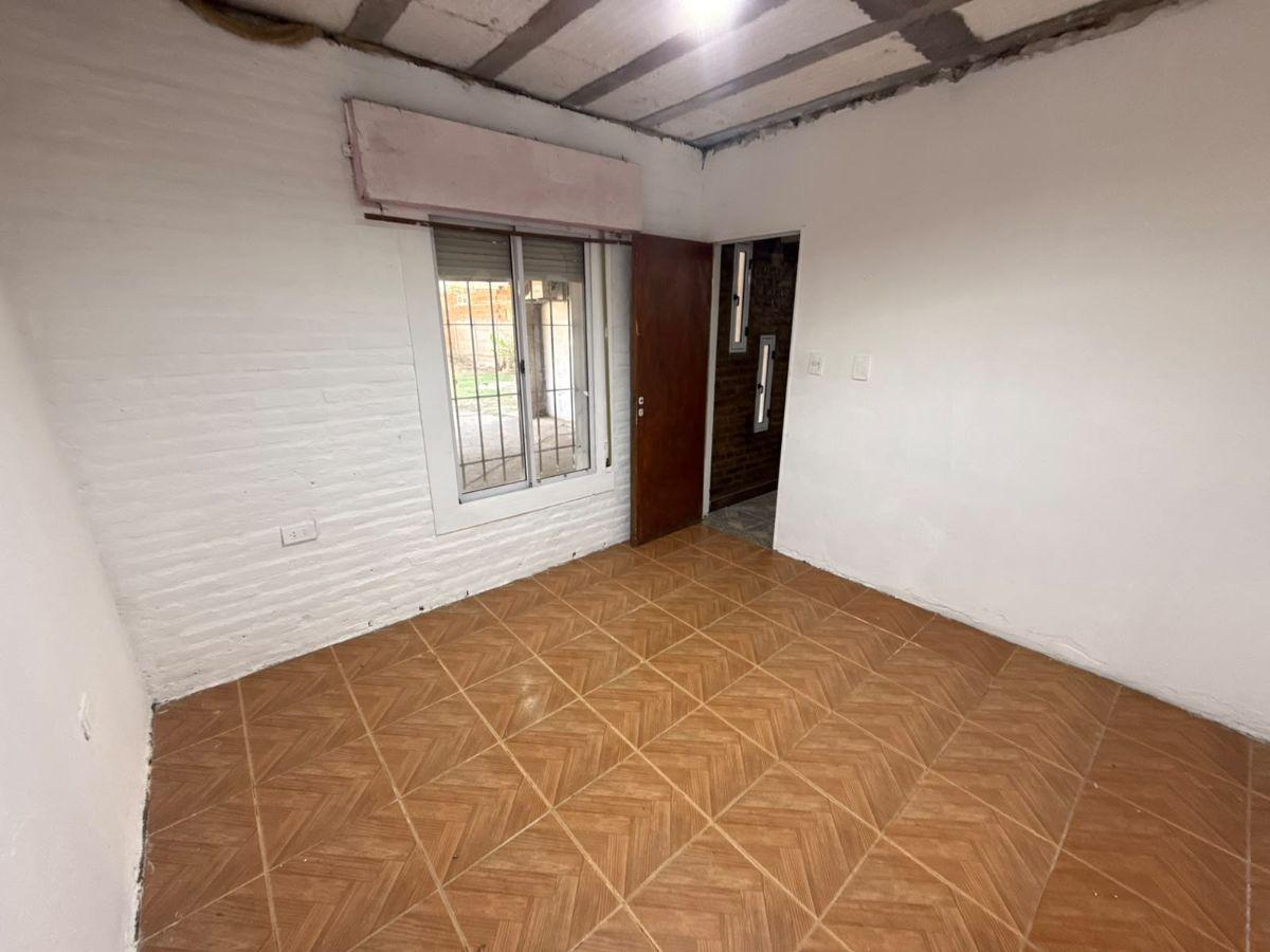 Foto de Gran Casa de 4 Dorm. en Dos Plantas con Cochera y Patio – Excelente, imagen 5