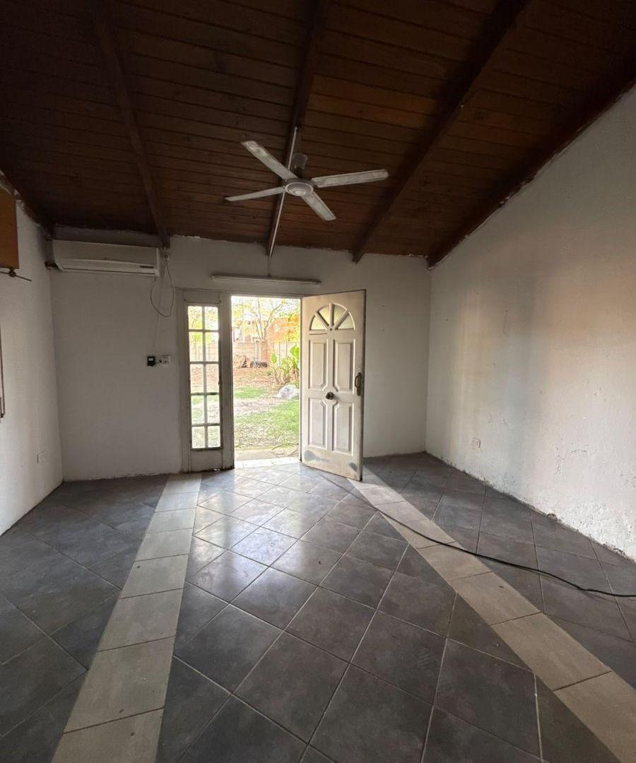 Foto de Gran Casa de 4 Dorm. en Dos Plantas con Cochera y Patio – Excelente, imagen 2