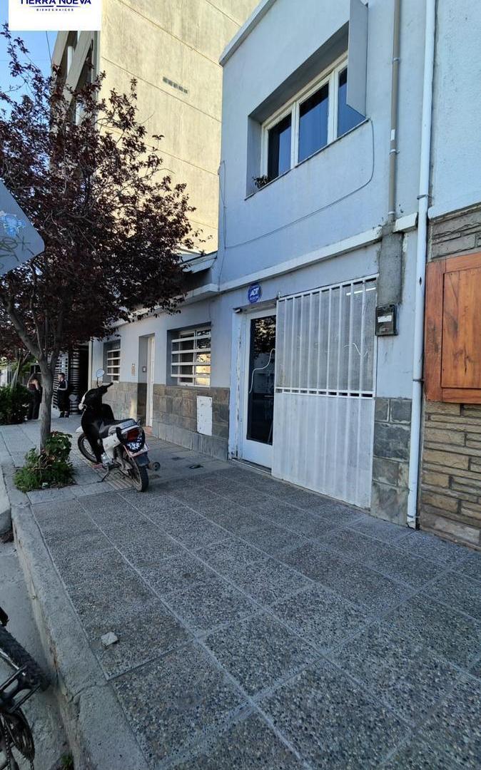 Foto de SE VENDE CASA CON SALÓN COMERCIAL - CENTRO DE NEUQUÉN, imagen 2