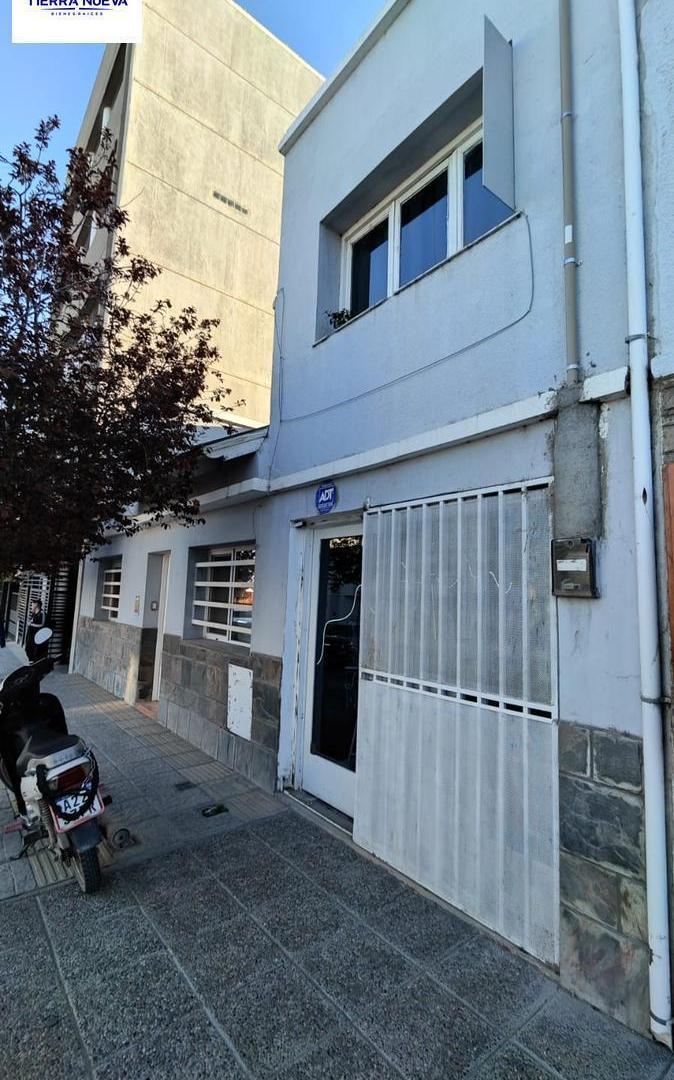 Foto de SE VENDE CASA CON SALÓN COMERCIAL - CENTRO DE NEUQUÉN, imagen 1