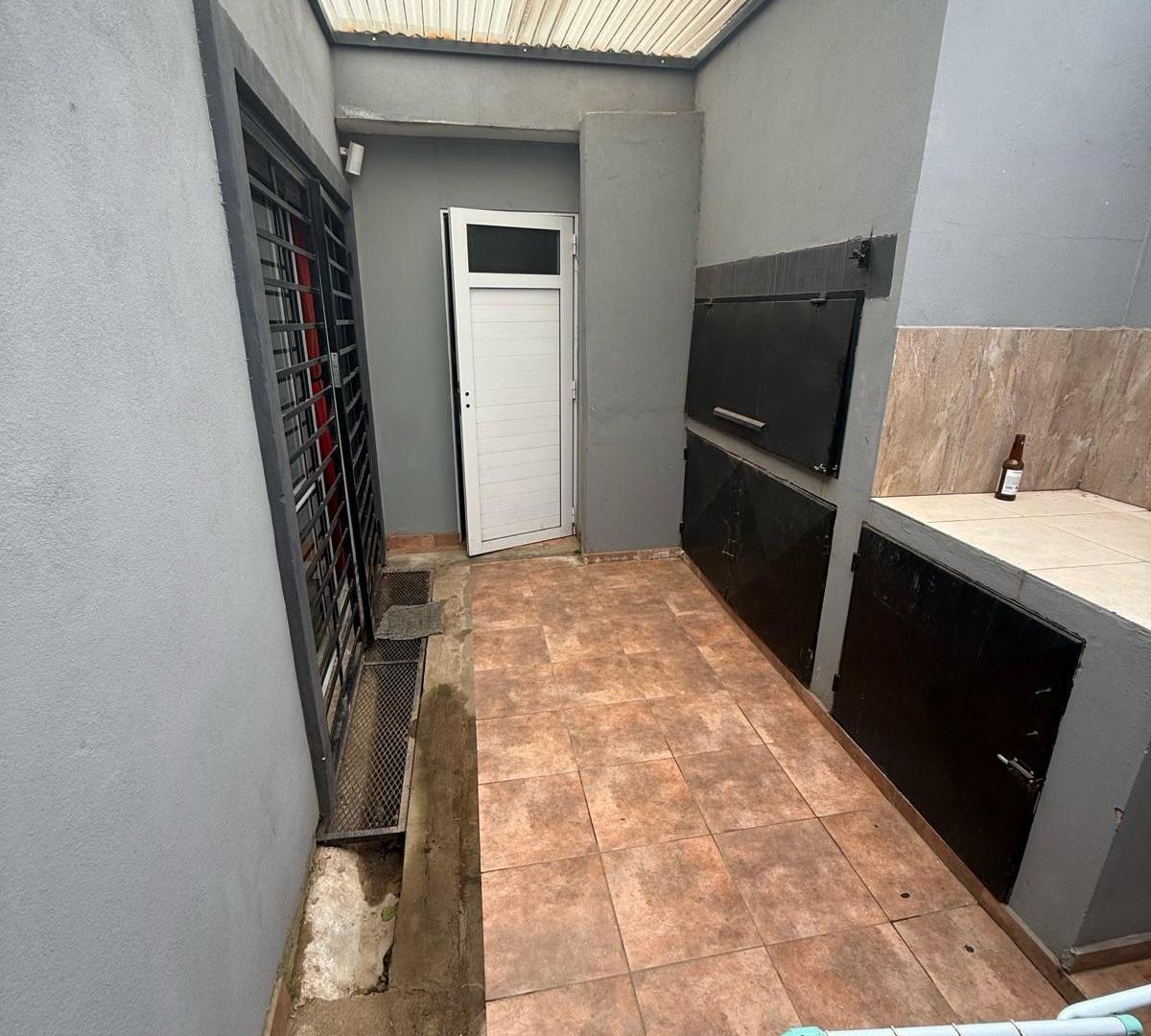 Foto de Venta Casa Jardines del Hipico, Pileta, Para guardas dos Vehiculos, imagen 2