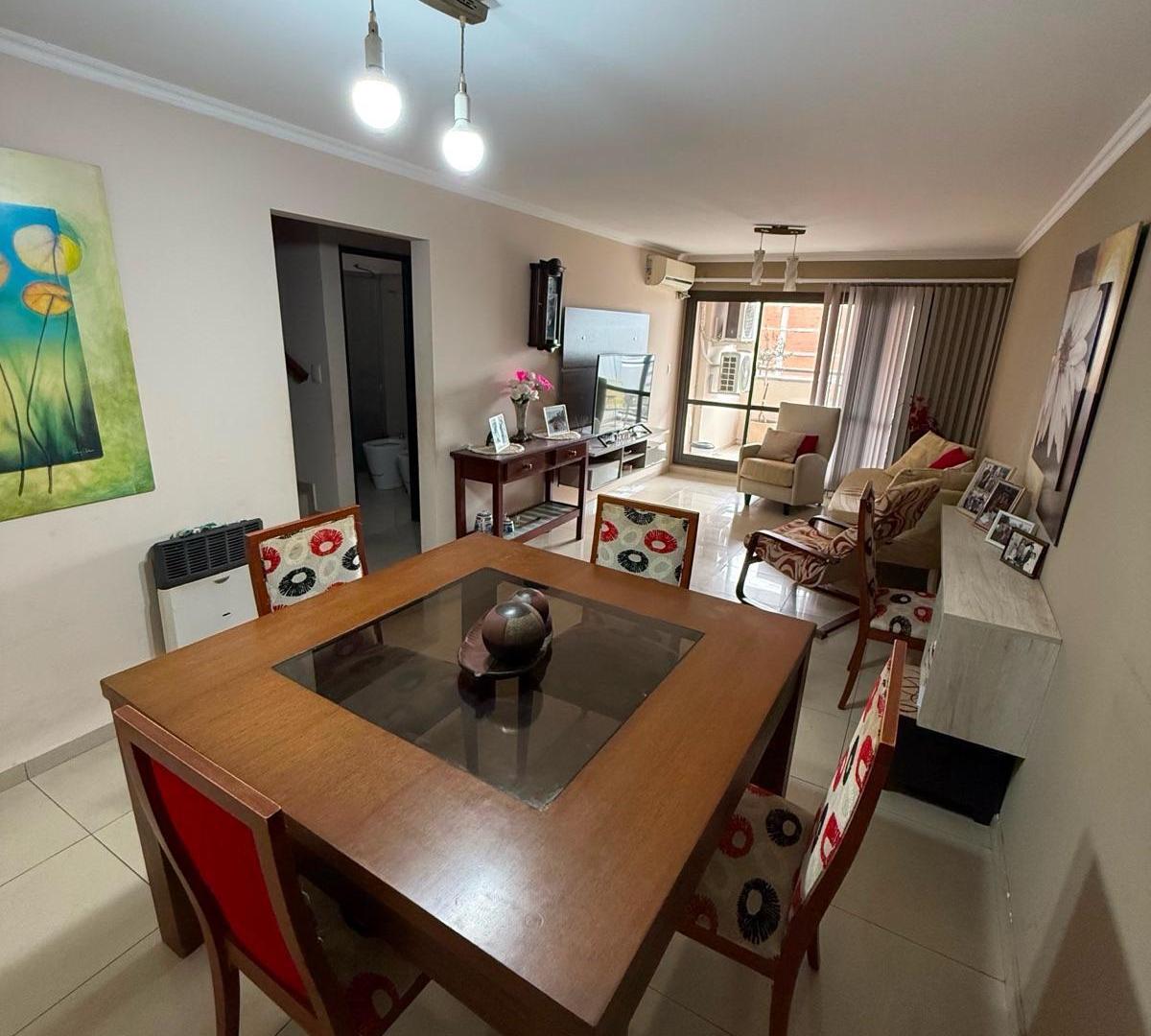 Foto de Departamento De Categoria 3 Dormitorios Doble Piso, Centrico, imagen 1