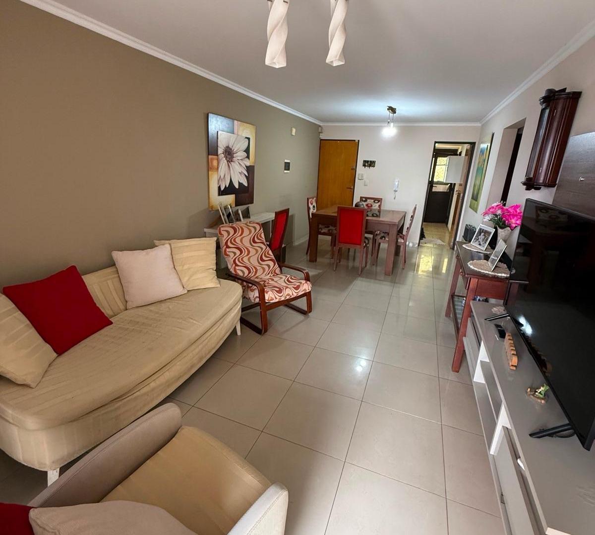 Foto de Departamento De Categoria 3 Dormitorios Doble Piso, Centrico, imagen 2