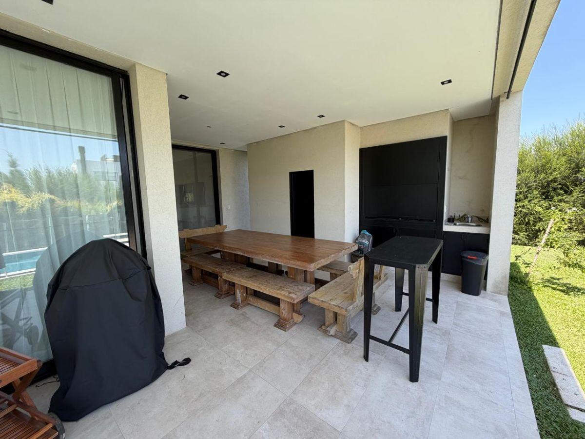 Foto de Muy buena casa, excelente distribucion, imagen 2