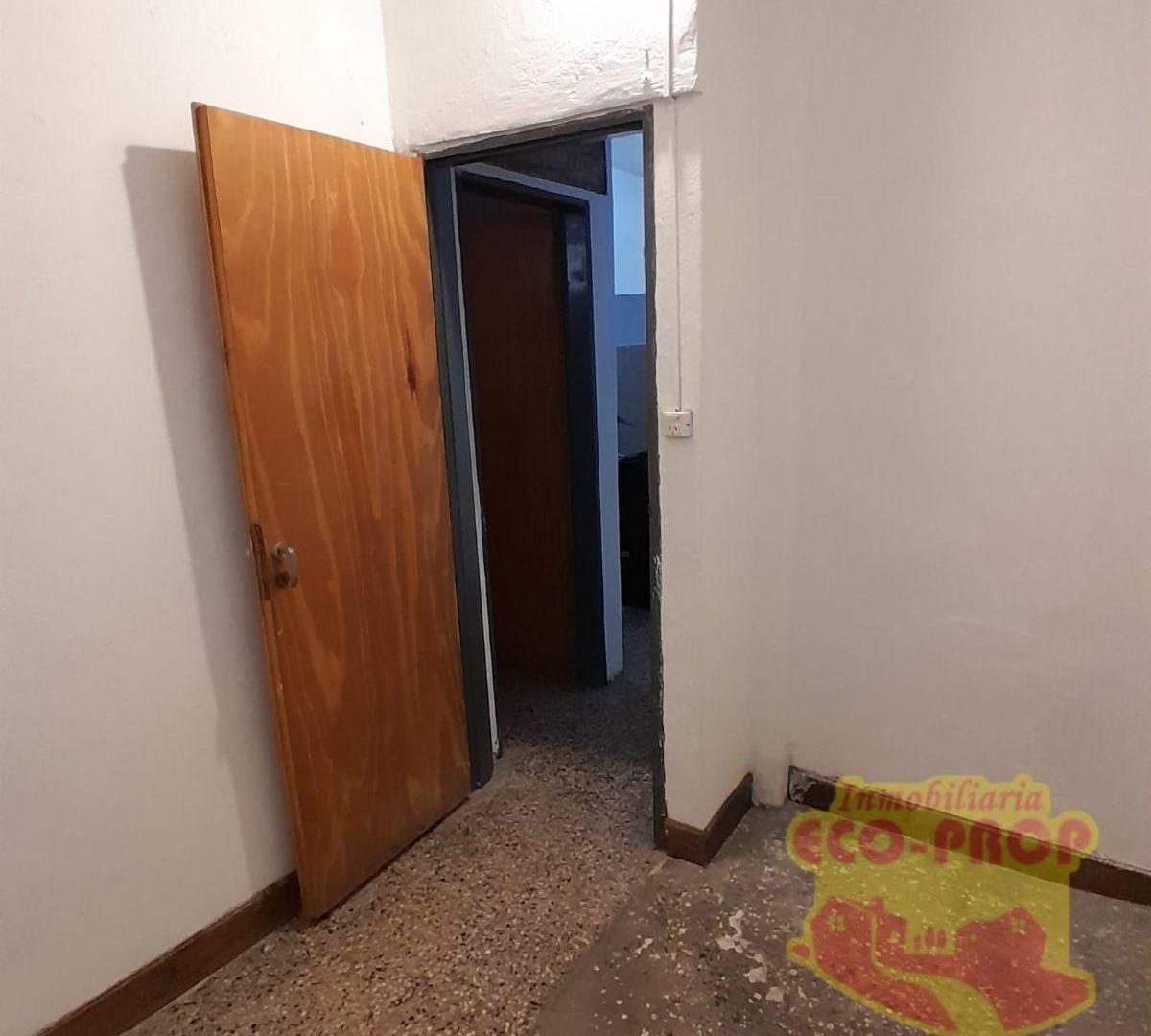 Foto de DEPARTAMENTO UBICADO EN PARQUE QUIRNO EN PLANTA BAJA AL FRENTE DE 3, imagen 2