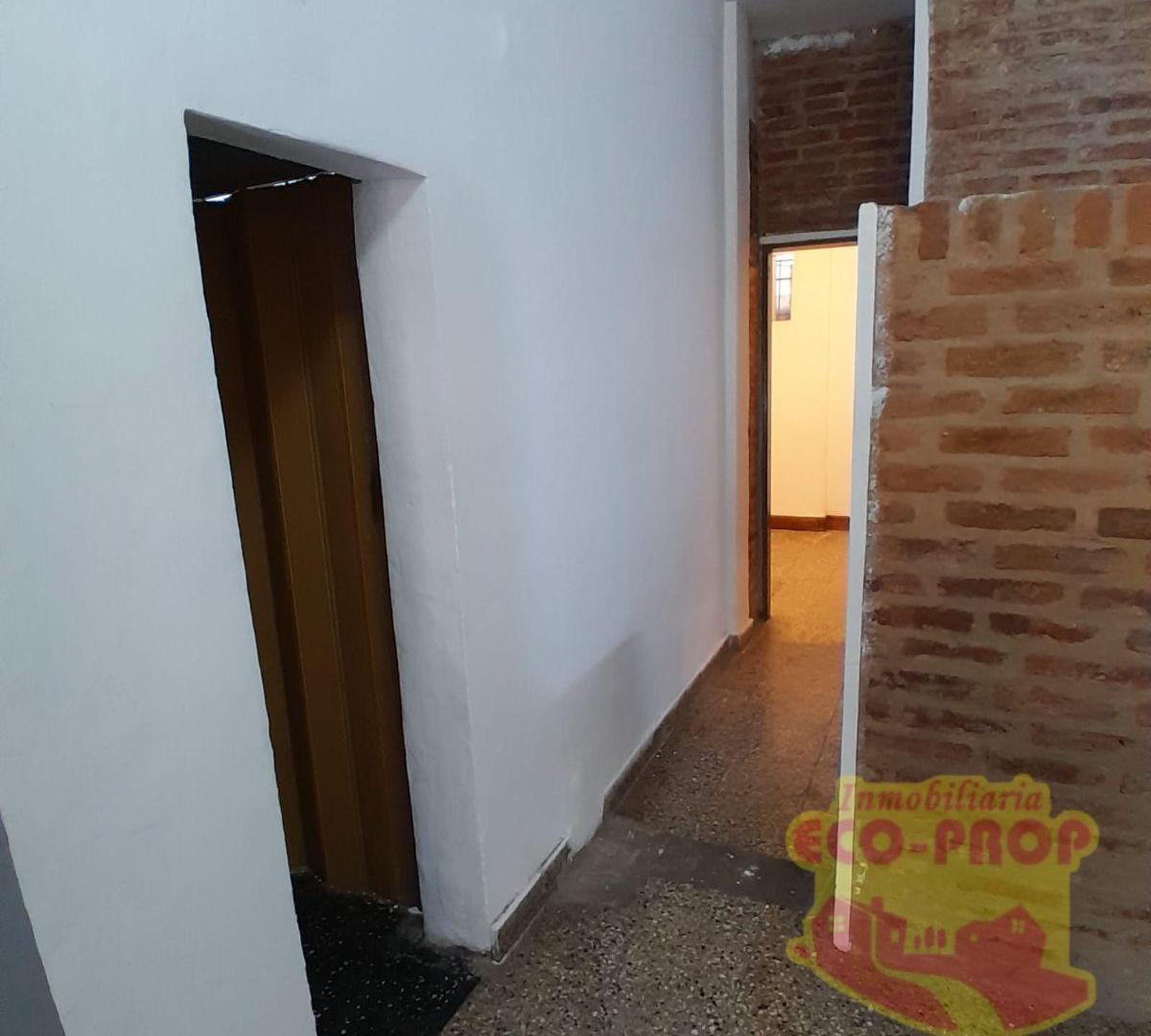 Foto de DEPARTAMENTO UBICADO EN PARQUE QUIRNO EN PLANTA BAJA AL FRENTE DE 3, imagen 3
