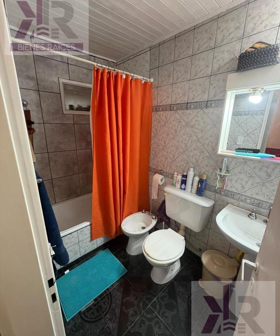 Foto de Casa con garaje y quincho en venta - Centenario, Neuquén, imagen 3