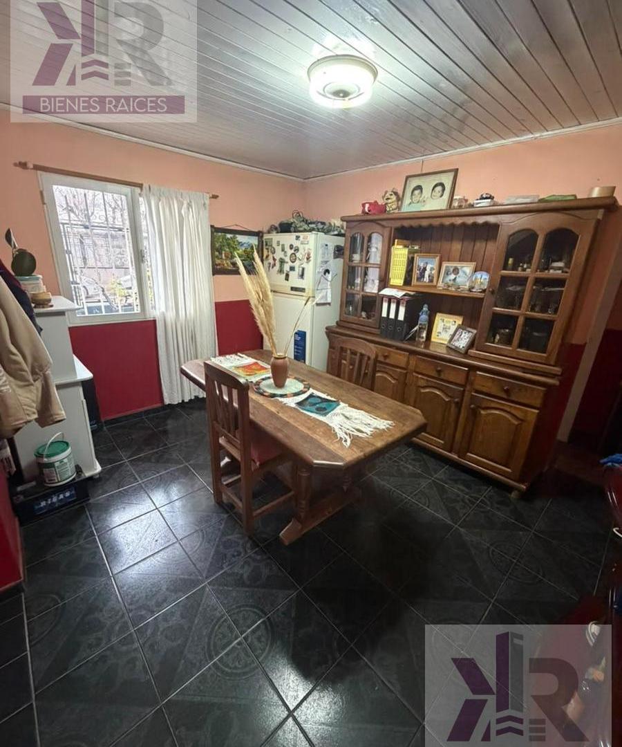 Foto de Casa con garaje y quincho en venta - Centenario, Neuquén, imagen 1