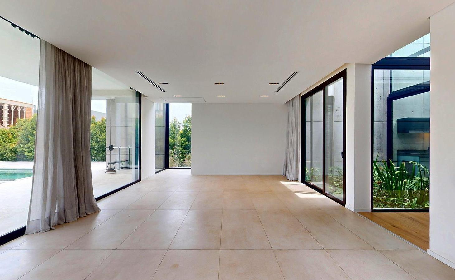 Foto de Moderna casa en Barrio Los Castaños, imagen 2
