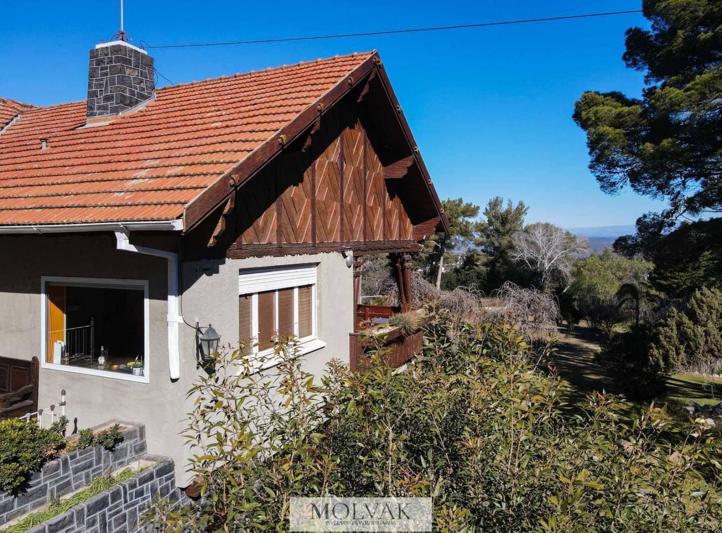 Foto de Venta Chalet Historico en Villa Eden, La Falda - 6 Dorm y Gran Parque, imagen 2