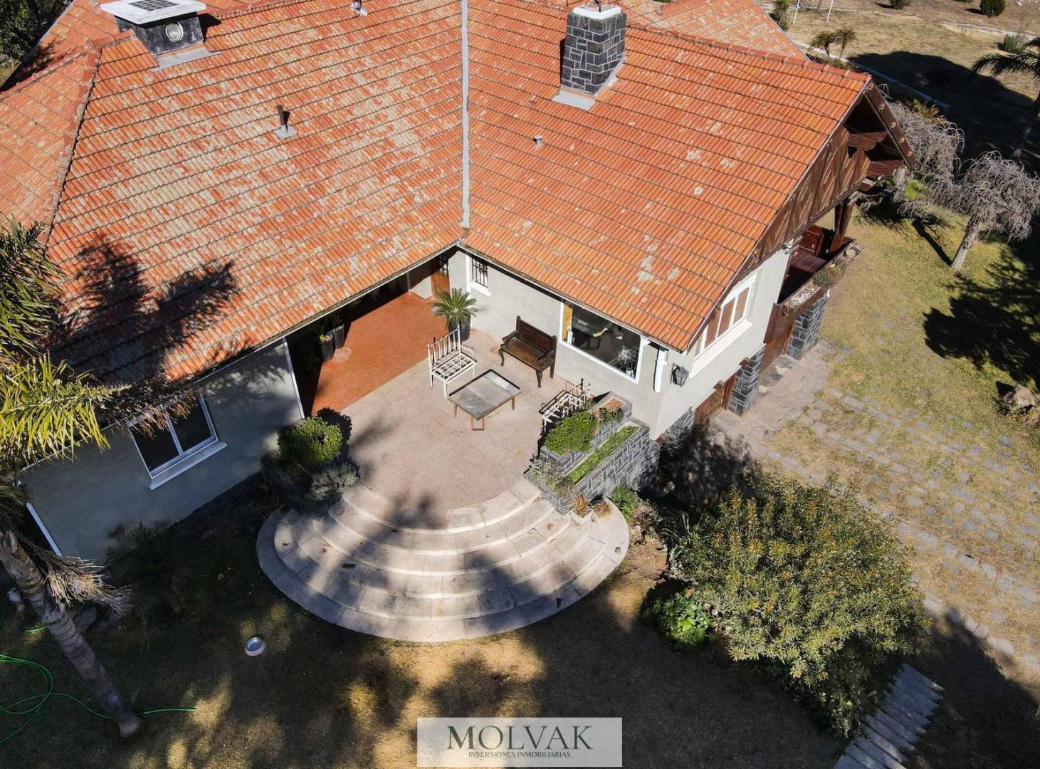 Foto de Venta Chalet Historico en Villa Eden, La Falda - 6 Dorm y Gran Parque, imagen 3