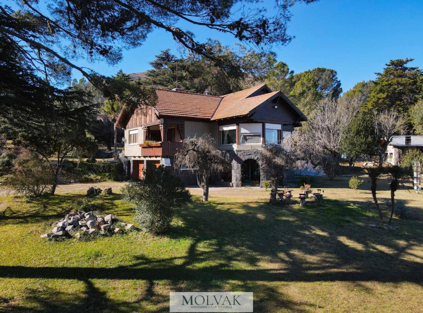 Foto de Venta Chalet Historico en Villa Eden, La Falda - 6 Dorm y Gran Parque, imagen 1