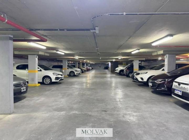 Foto de COCHERA EN VENTA barrio GUEMES, LISTA PARA ESCRITURAR - COMPLEJO TORRES, imagen 1