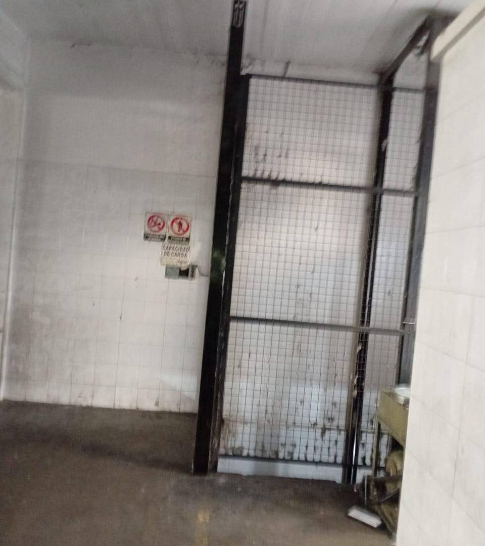 Foto de Planta industrial en Caseros — 400 m² PB azulejados +380 m² en PA, Of y, imagen 5