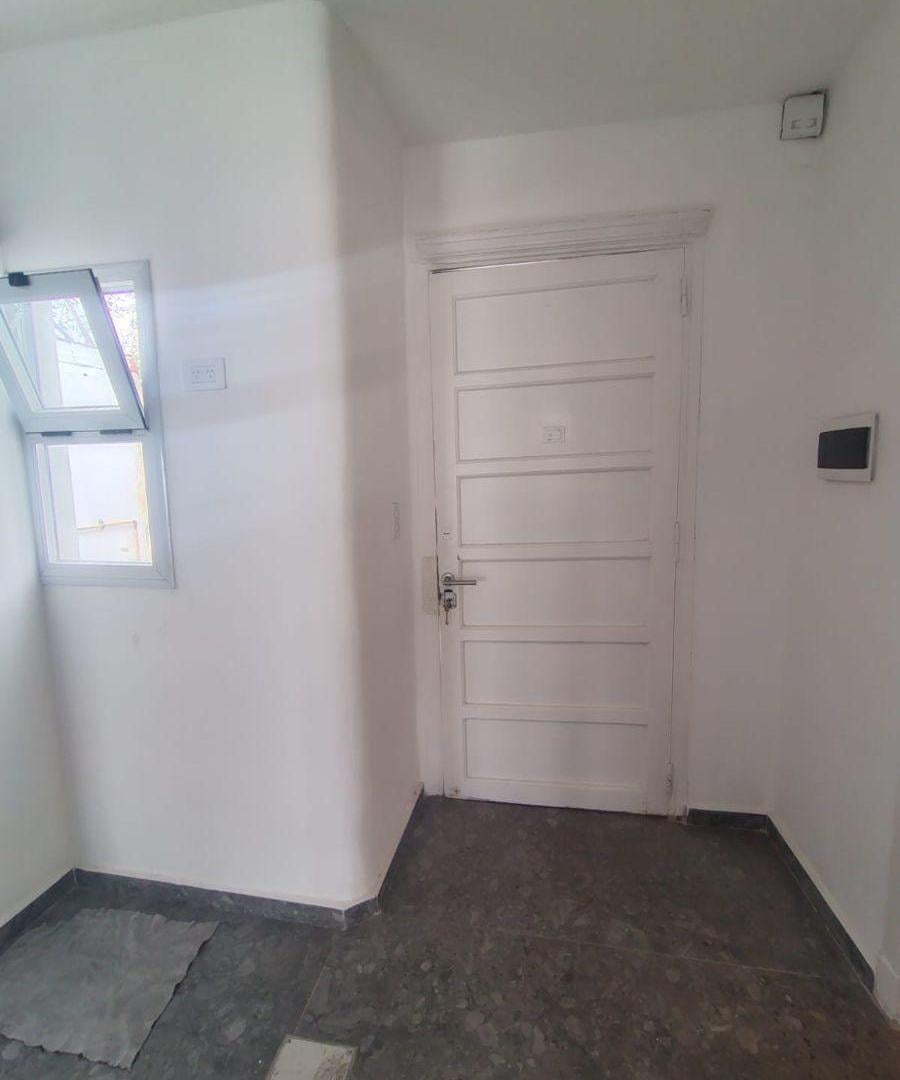 Foto de PH 2 AMBIENTES EN VENTA PARQUE CHACABUCO RECICLADO CON PATIO PARRILLA, imagen 5
