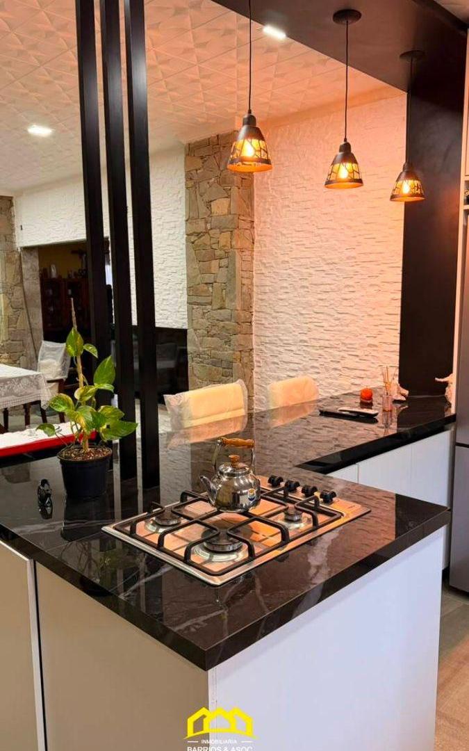 Foto de Casa Refaccionada en Barrio Isrros, imagen 2