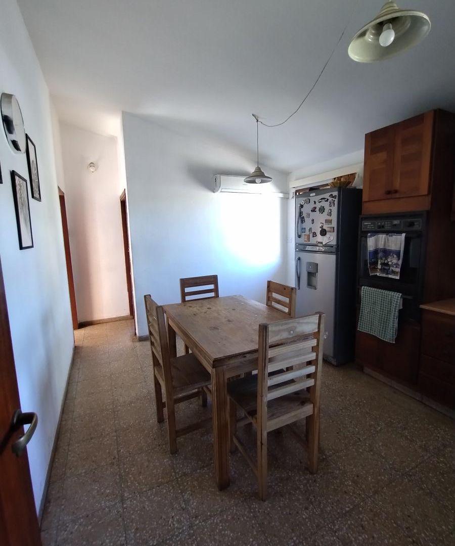 Foto de EXCELENTE PROP. EN VENTA C/ CONSULTORIOS, imagen 3