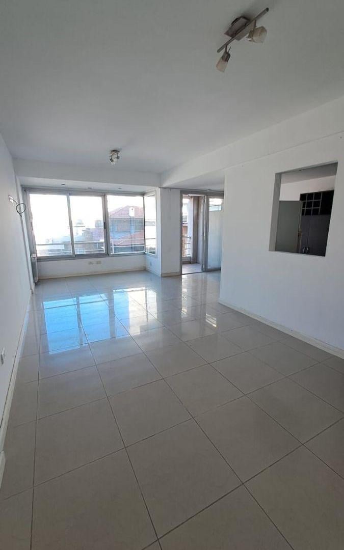 Foto de Departamento en venta de 3 ambientes con cochera, imagen 1