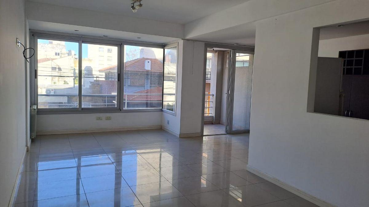 Foto de Departamento en venta de 3 ambientes con cochera, imagen 2