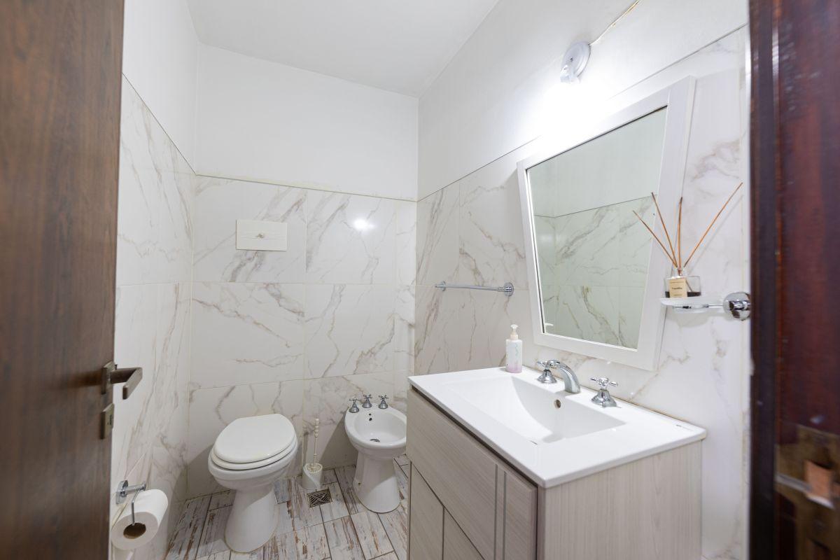 Foto de VENTA | LOCAL + DEPÓSITOS + 2 DEPTOS. | 1.782 M² CUBIERTOS, imagen 4
