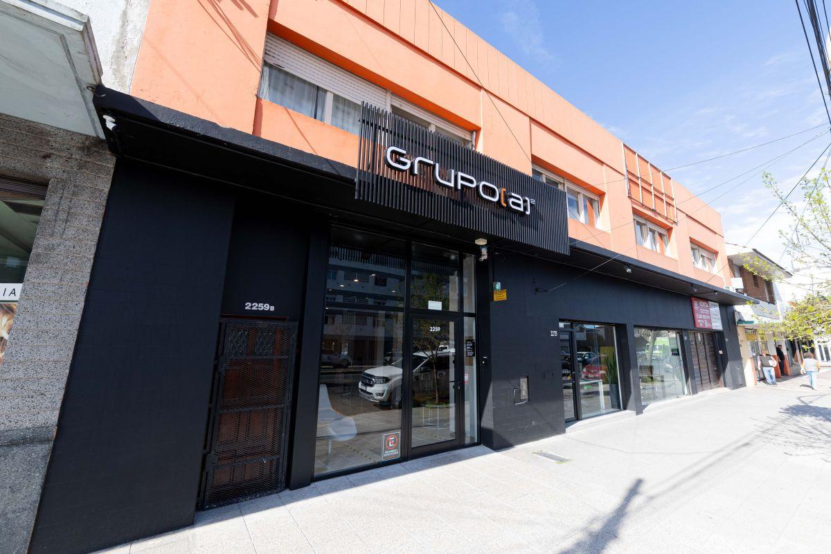 Foto de VENTA | LOCAL + DEPÓSITOS + 2 DEPTOS. | 1.782 M² CUBIERTOS, imagen 2