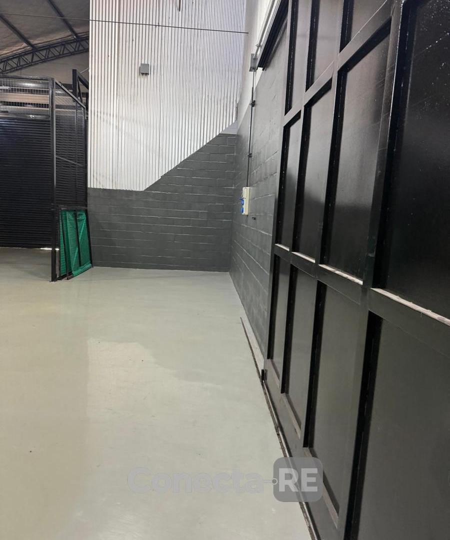 Foto de Depósito 1070 m² en Alquiler en José León Suarez, imagen 3