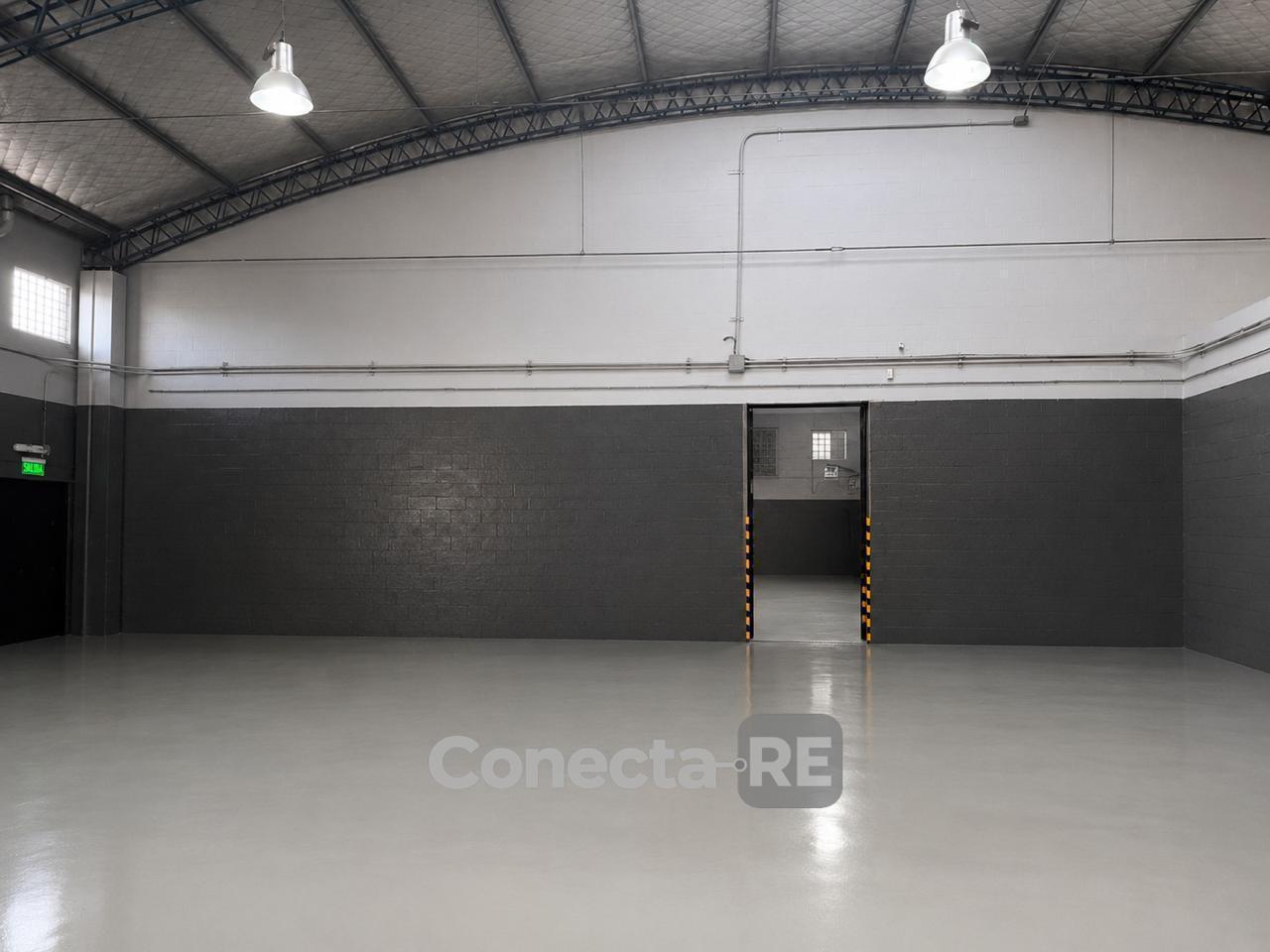 Foto de Depósito 1070 m² en Alquiler en José León Suarez, imagen 2
