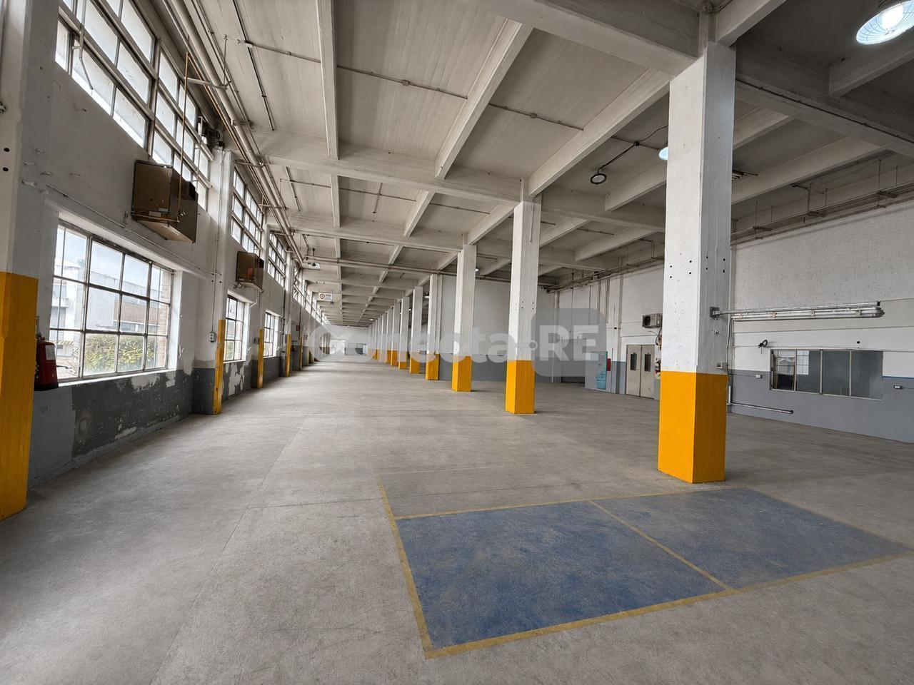 Foto de Depósito 1585 m² en Alquiler - Predio Cerrado - La Tablada, imagen 1