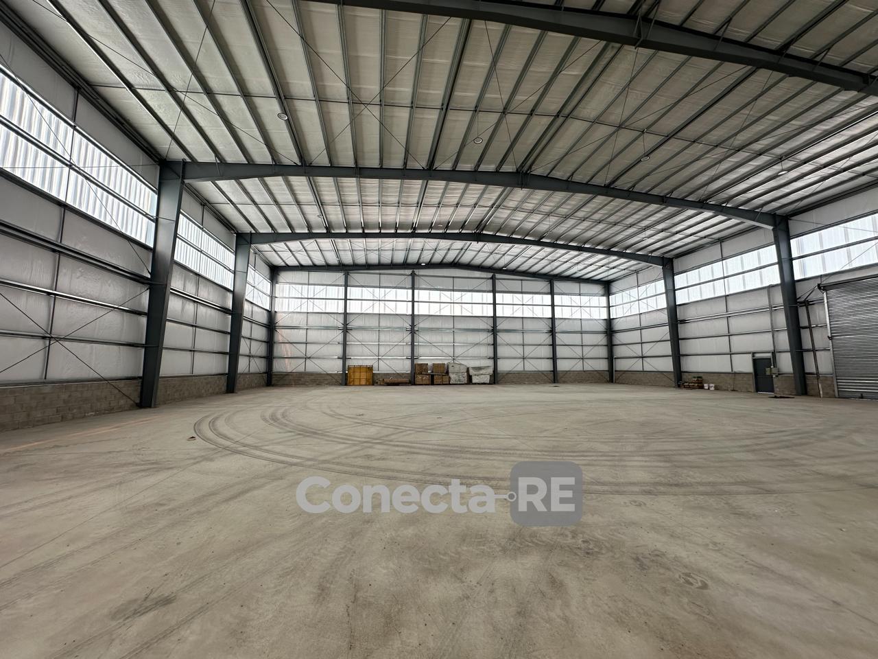 Foto de Depósito 2000 m² a Estrenar en Alquiler dentro de Predio Cerrado en, imagen 2
