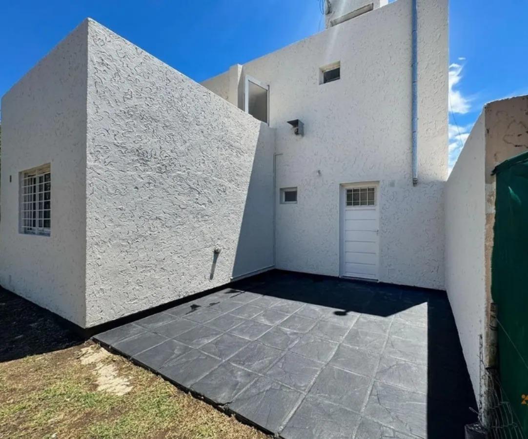 Foto de VENTA CASA HOUSING 3 DORMITORIOS 2 BAÑOS COCHERA VILLA ALLENDE -APTO, imagen 5