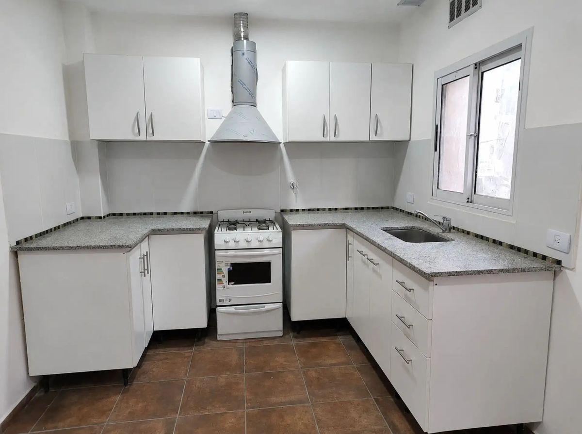 Foto de PH de 223 m² con 2 dormitorios en venta en Ituzaingó Norte, imagen 5
