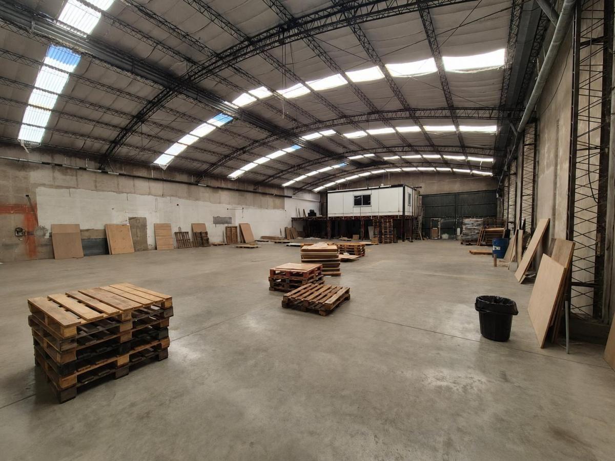 Foto de Galpon de 690 m² en venta en Haedo Excelente Estado, imagen 1